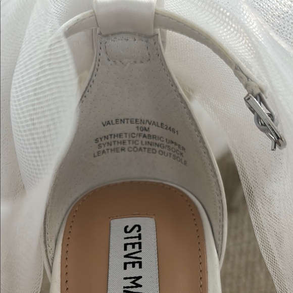 NEW (without box) Steve Madden White Satin Heels with Ankle Ties and Bow - Picture 6 of 7